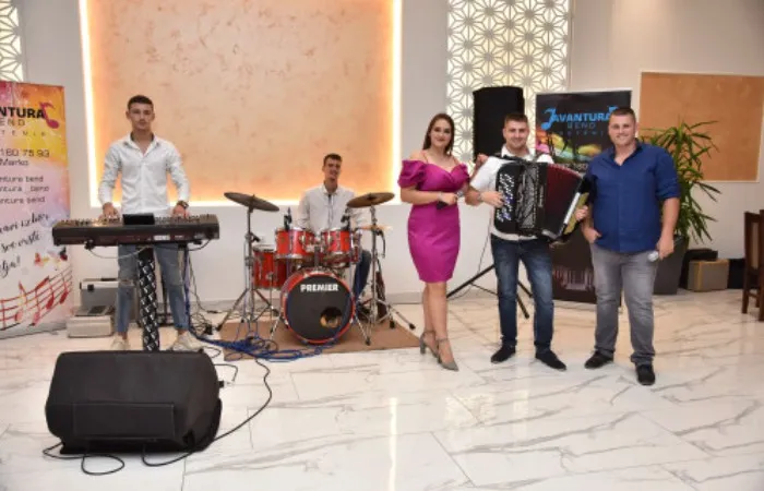 bendovi za svadbe - Avantura bend